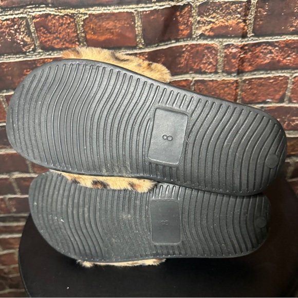 Sugar Fuzzy Leopard Slides - Picture 5 of 9